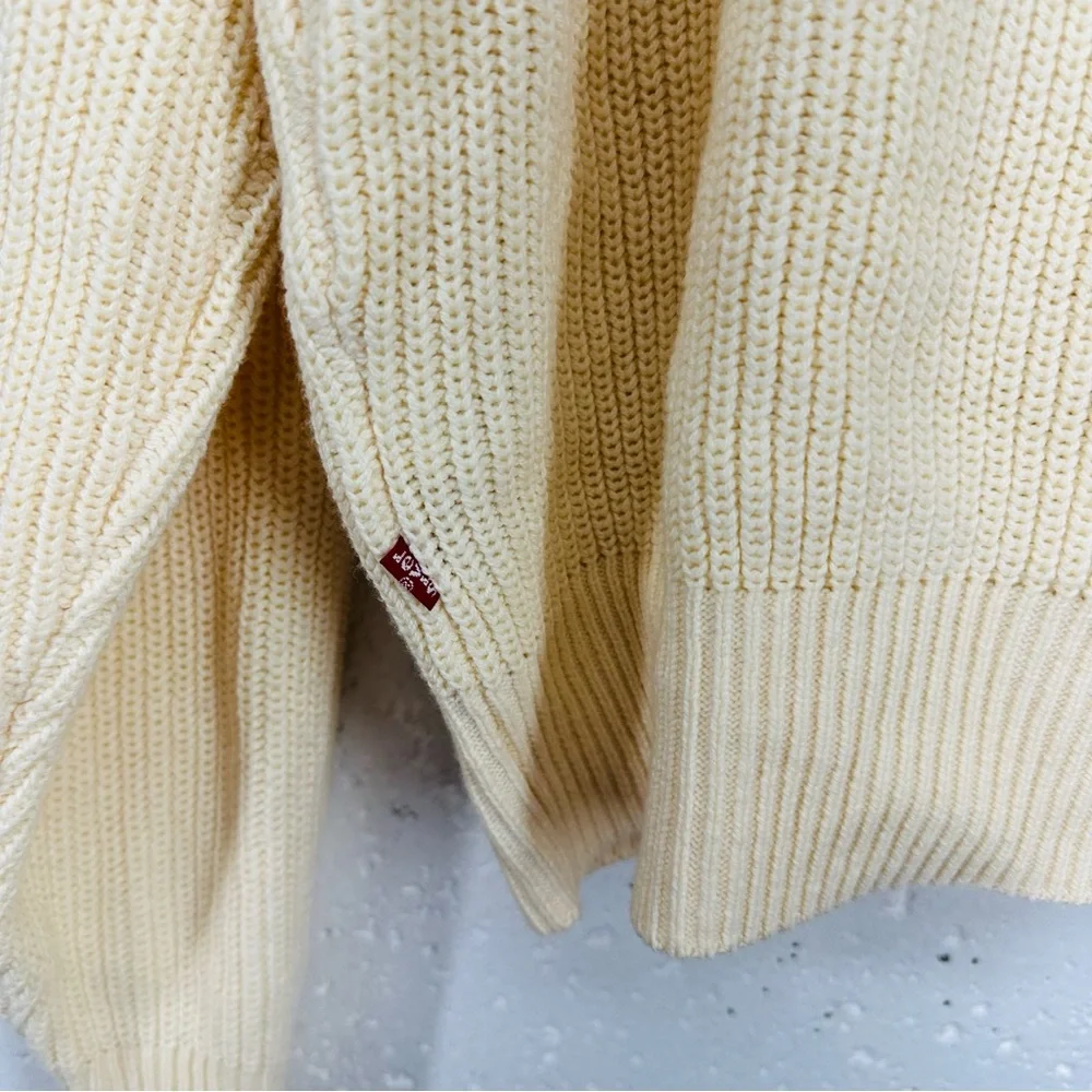 Levi’s Women’s size Large Cream Cyrus Button Down Cardigan Sweater